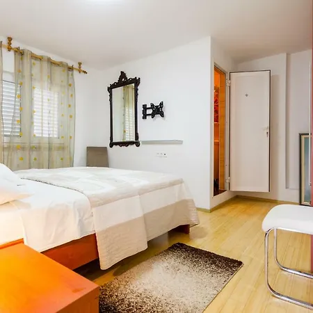 Apartman Andro Zavalatica